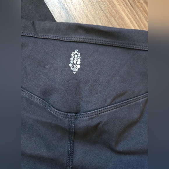 Free People FP Movement Women Black High Rise Pocket Leggings Size S - Picture 3 of 7